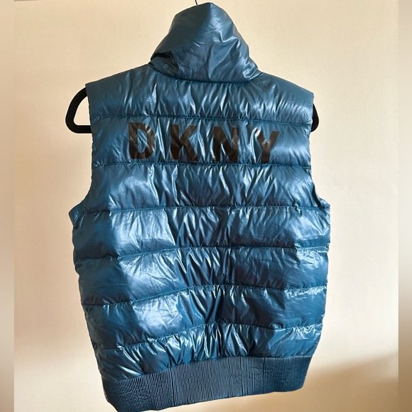 DKNY Sport Asymmetrical Full Zip Down Filled Water Repellent Quilted Puffer Vest - Picture 2 of 7